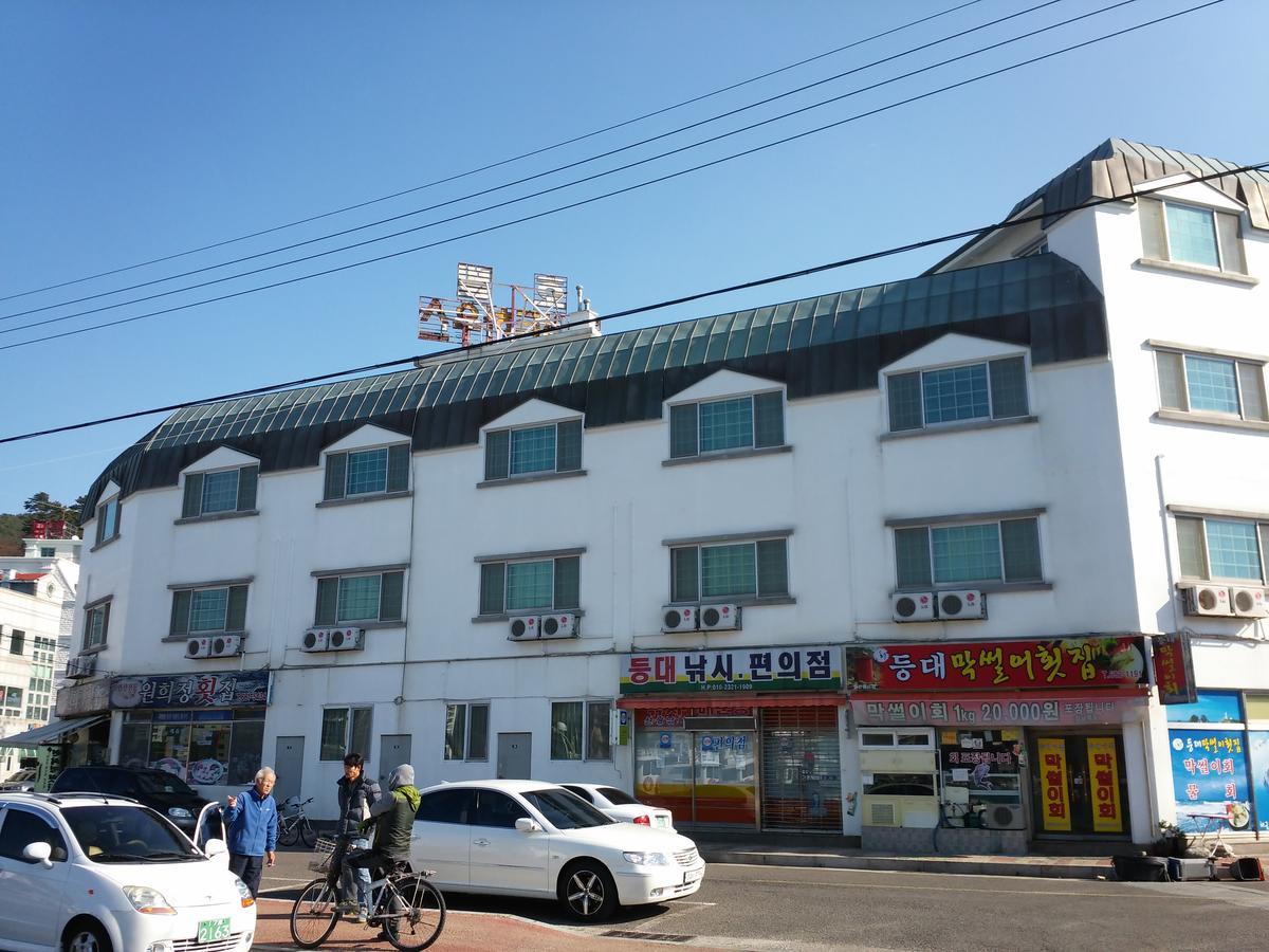 Geoje Jangseungpo Lighthouse Hotel Sodong Екстер'єр фото