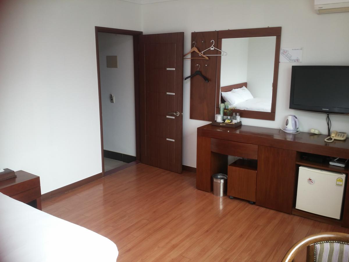 Geoje Jangseungpo Lighthouse Hotel Sodong Екстер'єр фото
