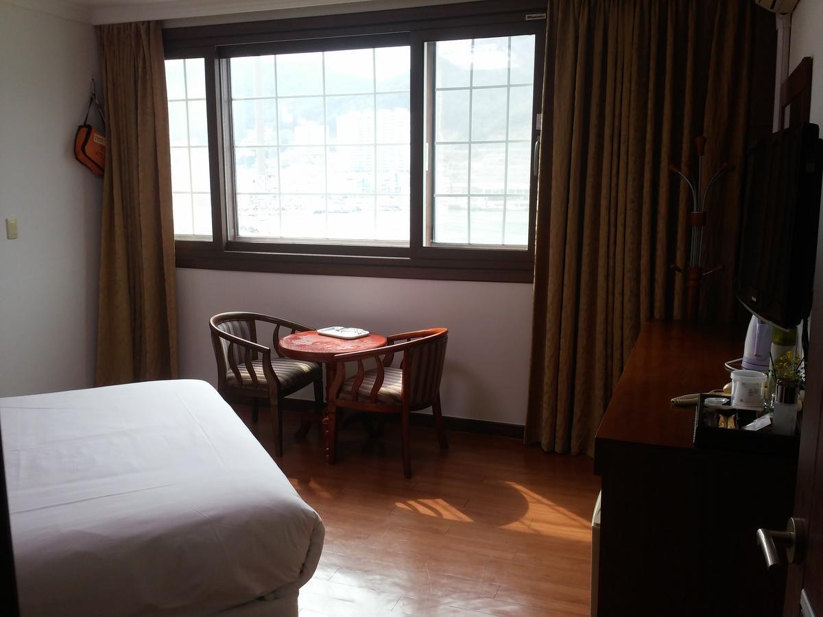Geoje Jangseungpo Lighthouse Hotel Sodong Екстер'єр фото